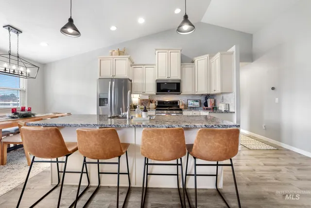 $675,000 | 4060 Mountain Vista Lane, Filer, ID 83328