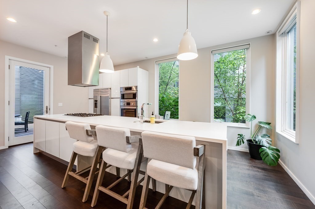 14 I Street, Unit 2 Boston, MA 02127 - Photo 1 of 13