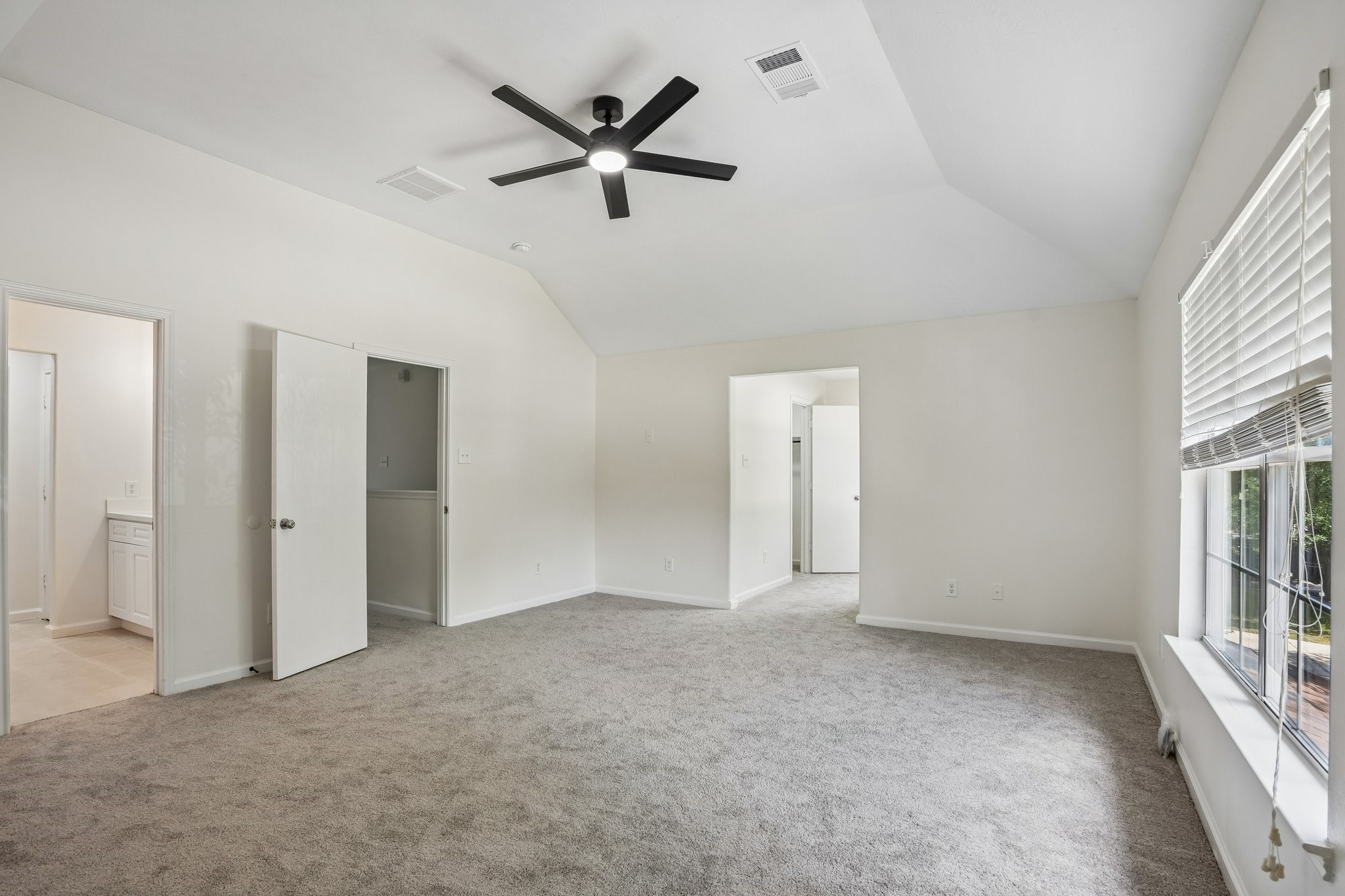 4419 Crossvine Avenue Baytown, TX 77521 - Photo 18 of 38 Another view of the primary bedroom.