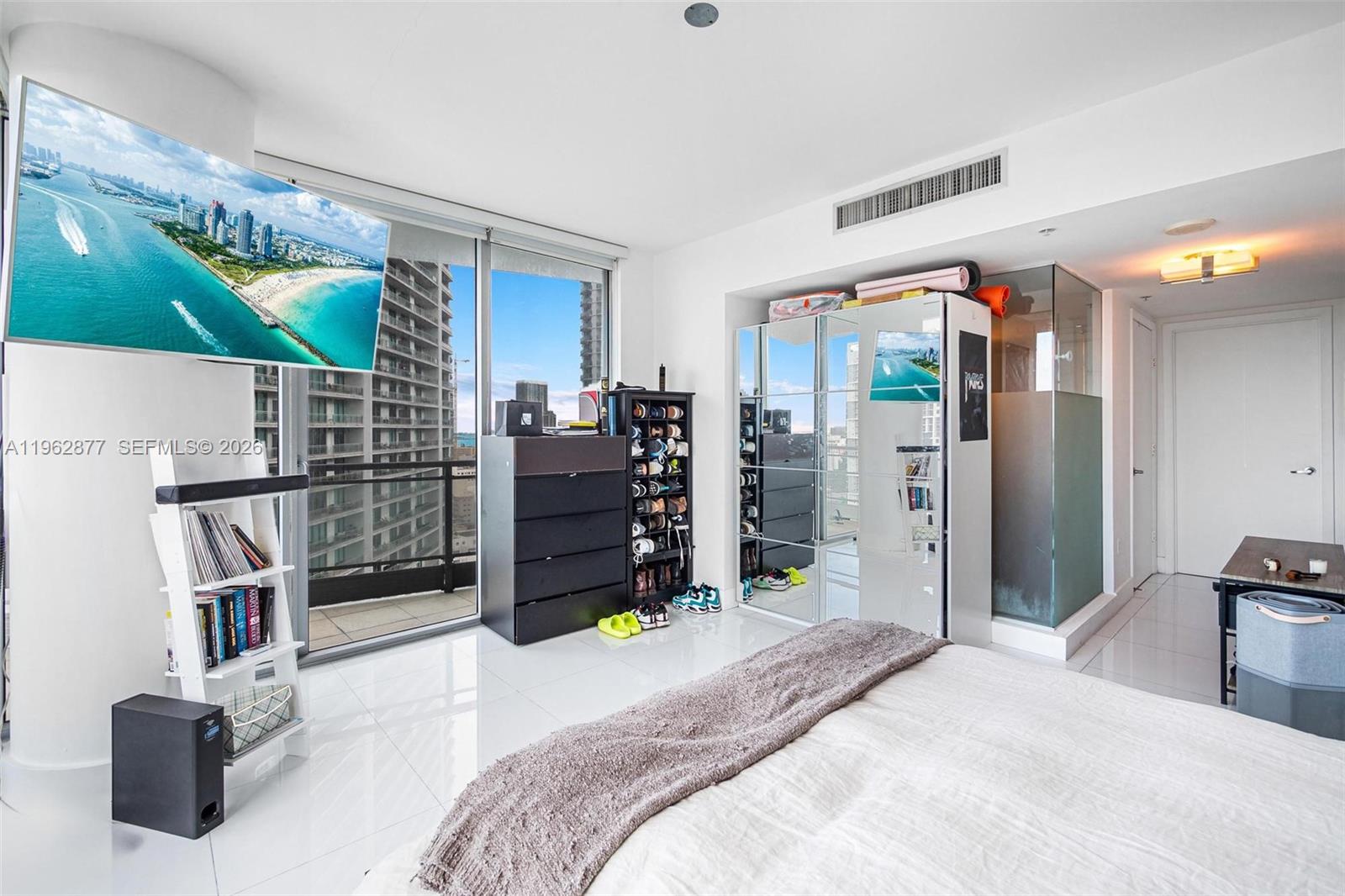 92 Southwest 3rd Street, Unit 2710 Miami, FL 33130 - Photo 13 of 21