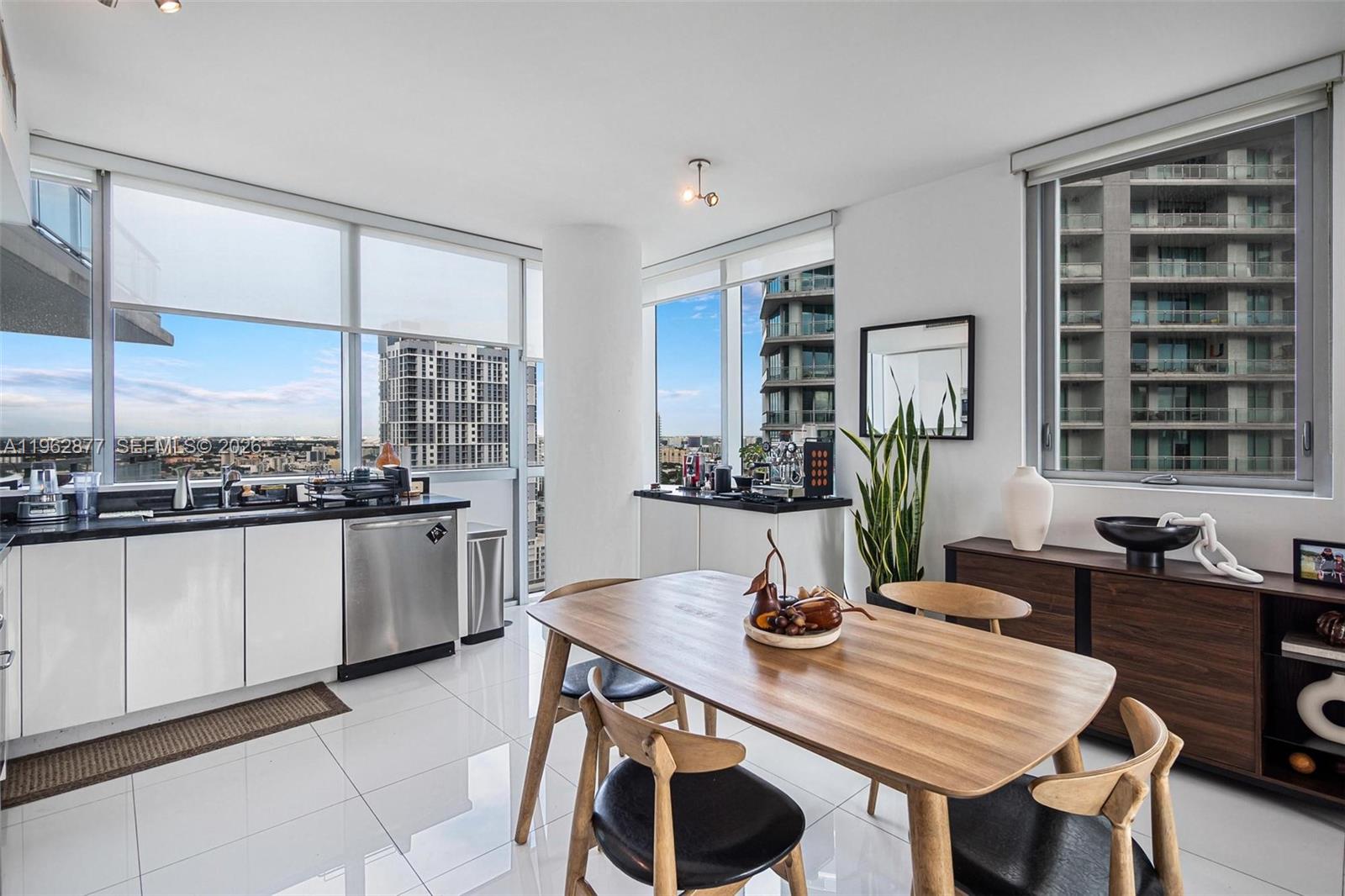 92 Southwest 3rd Street, Unit 2710 Miami, FL 33130 - Photo 6 of 21