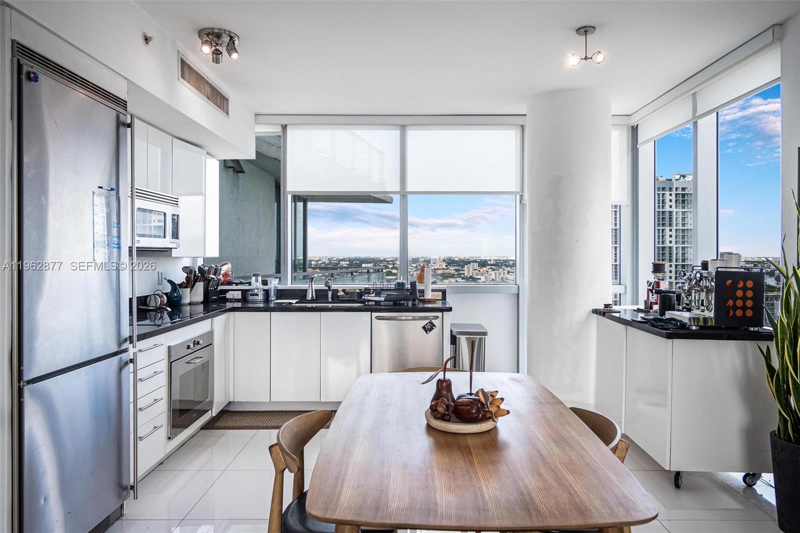 92 Southwest 3rd Street, Unit 2710 Miami, FL 33130 - Photo 7 of 21