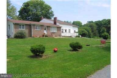 7427 Carver Road Gainesville, VA 20155 - Photo 1 of 15 Exterior (Front)