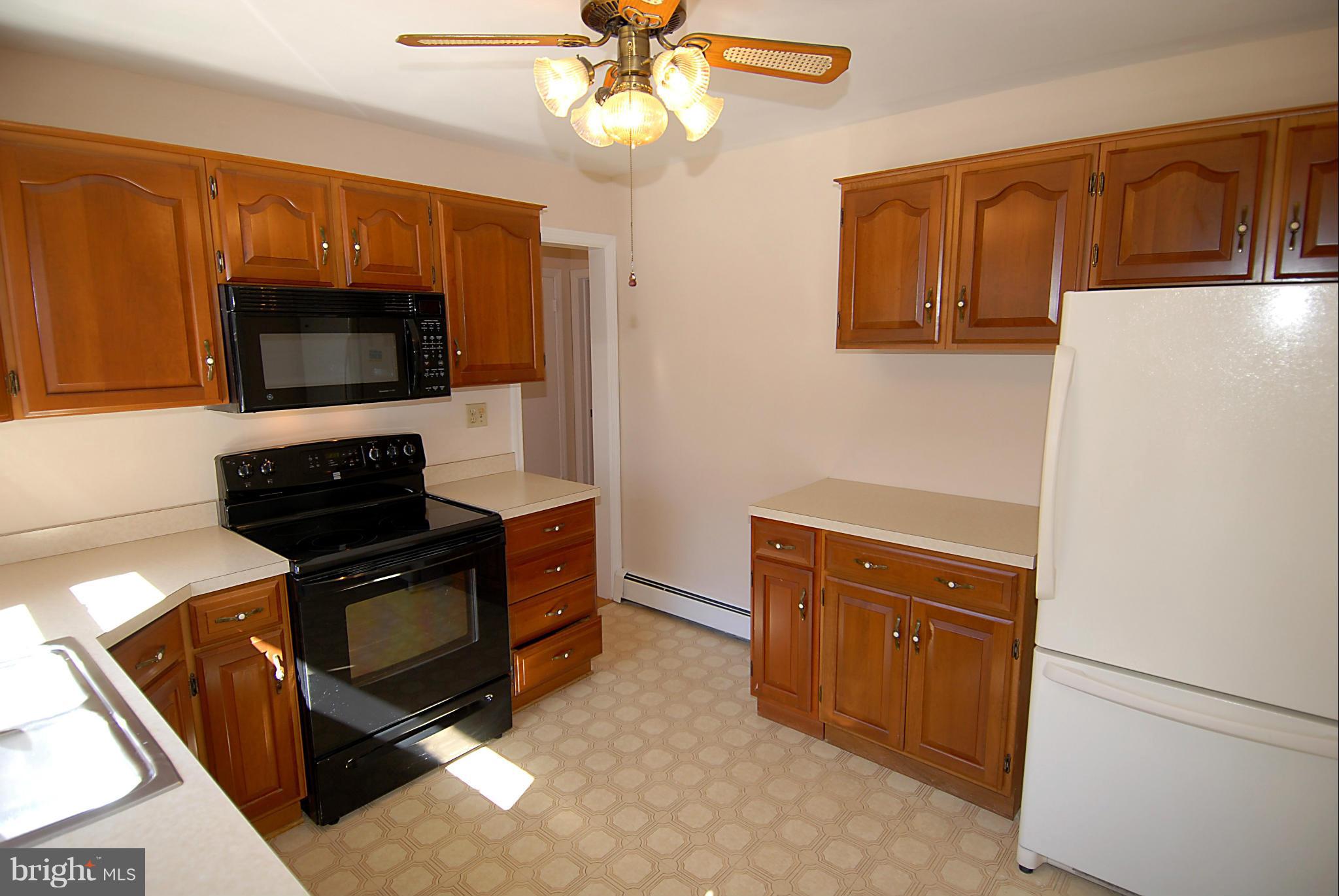 17800 Dominion Drive Sandy Spring, MD 20860 - Photo 11 of 29 Kitchen