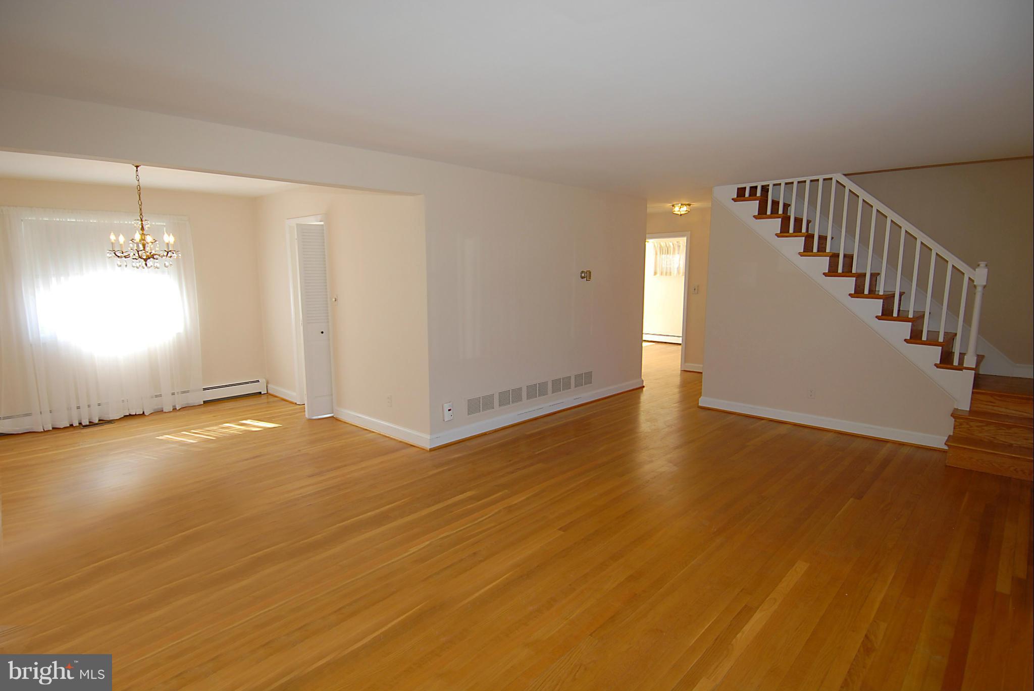 17800 Dominion Drive Sandy Spring, MD 20860 - Photo 7 of 29 Living Room