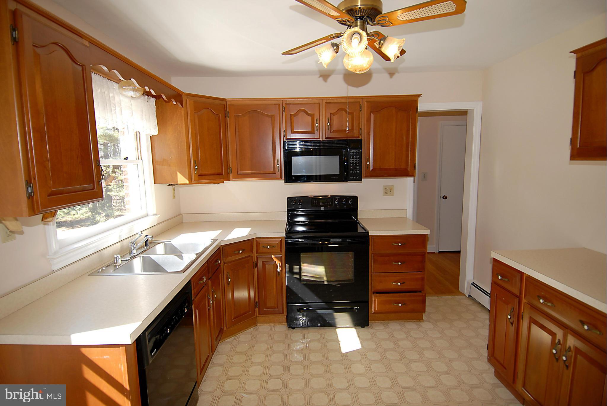 17800 Dominion Drive Sandy Spring, MD 20860 - Photo 10 of 29 Kitchen