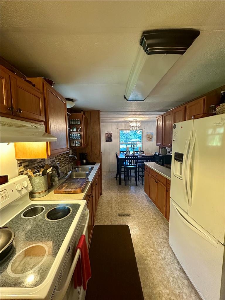 381 Red Oak Lane Bath, PA 18014 - Photo 8 of 27 A functional kitchen boasts ample cabinetry and essential appliances.