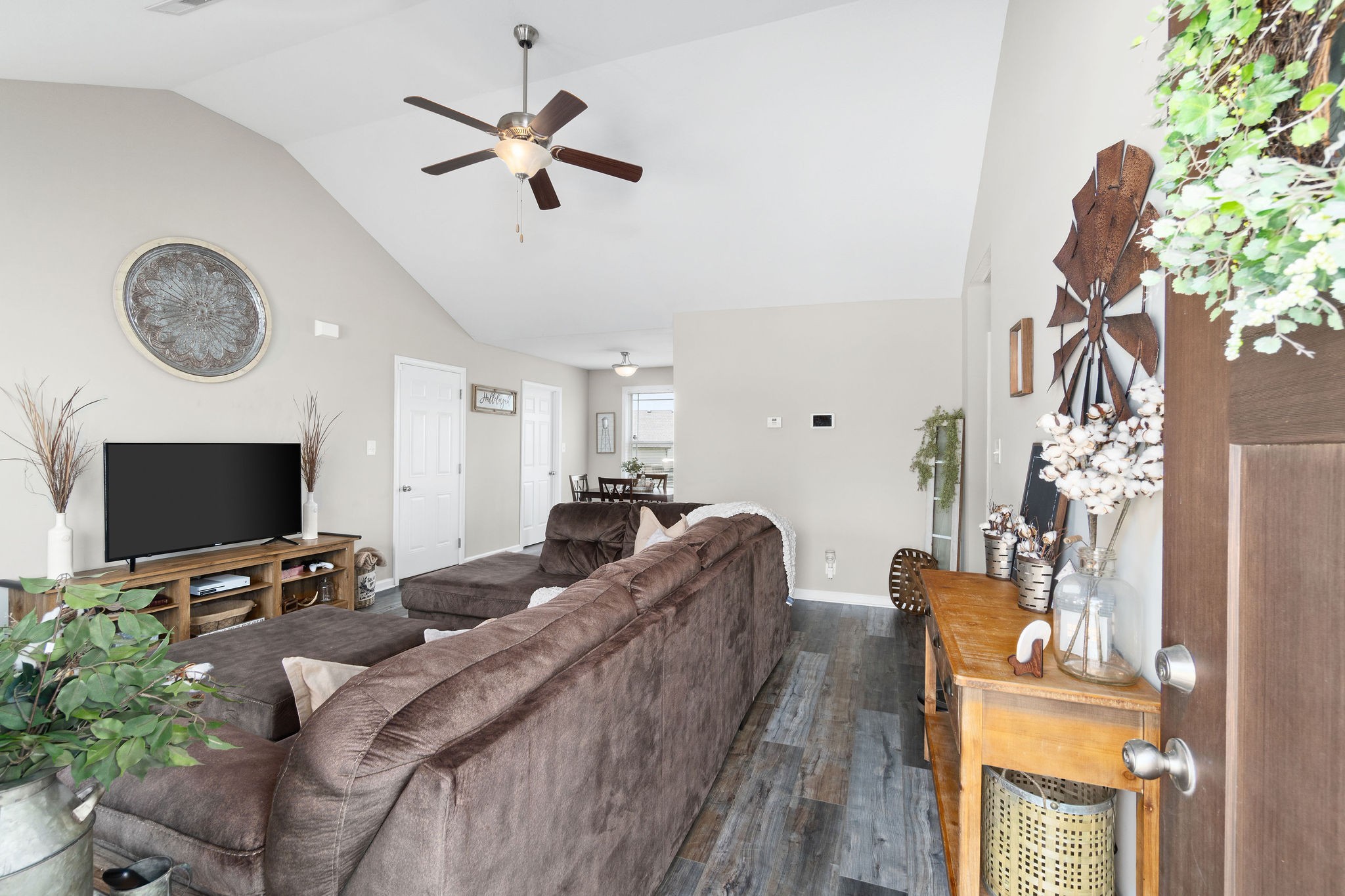 905 Hugh Hunter Road Oak Grove, KY 42262 - Photo 4 of 33 a living room with furniture and a flat screen tv