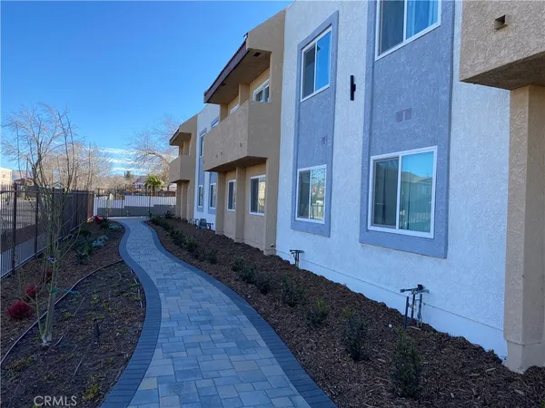 $2,100 | 454 East Ave Q3, Unit 8, Palmdale, CA 93550