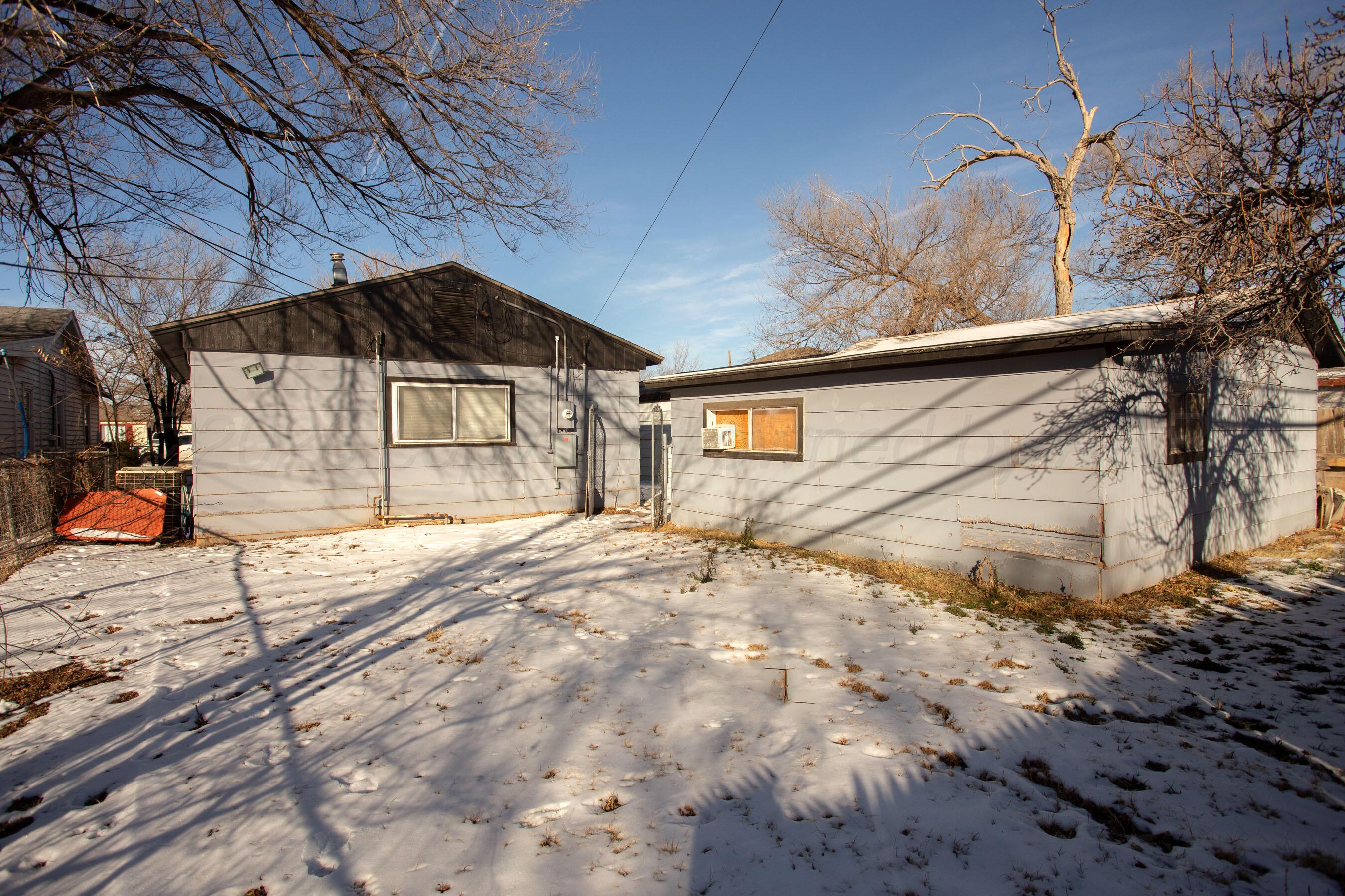4003 South Van Buren Street Amarillo, TX 79110 - Photo 22 of 25 a blue and white umbrella sitting in front of a house