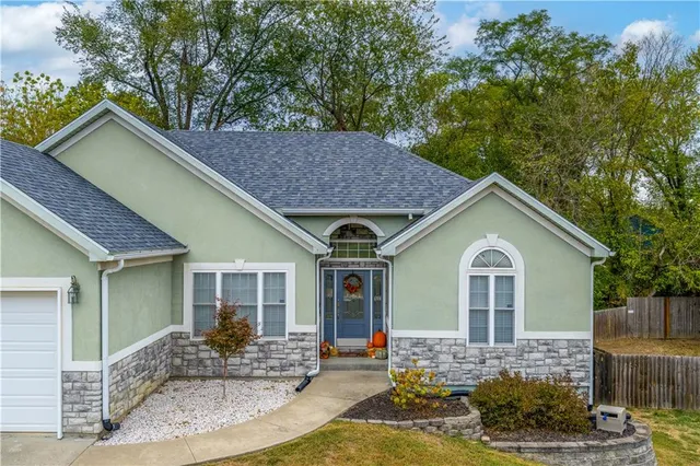 $387,400 | 211 Westgate Circle, Warrensburg, MO 64093