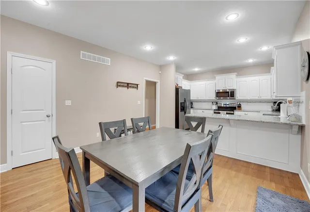 $387,400 | 211 Westgate Circle, Warrensburg, MO 64093