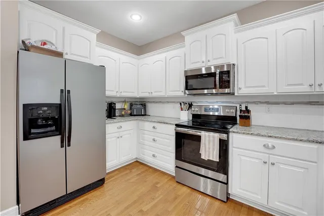 $387,400 | 211 Westgate Circle, Warrensburg, MO 64093