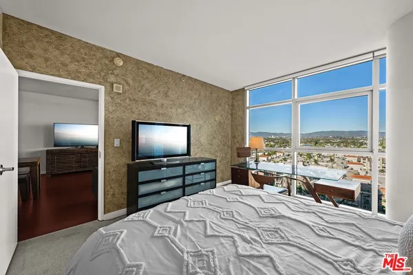 $4,300 | 13700 Marina Pointe Drive, Unit 1007, Marina del Rey, CA 90292