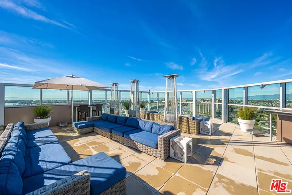 $4,300 | 13700 Marina Pointe Drive, Unit 1007, Marina del Rey, CA 90292