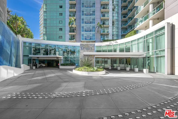 $4,300 | 13700 Marina Pointe Drive, Unit 1007, Marina del Rey, CA 90292