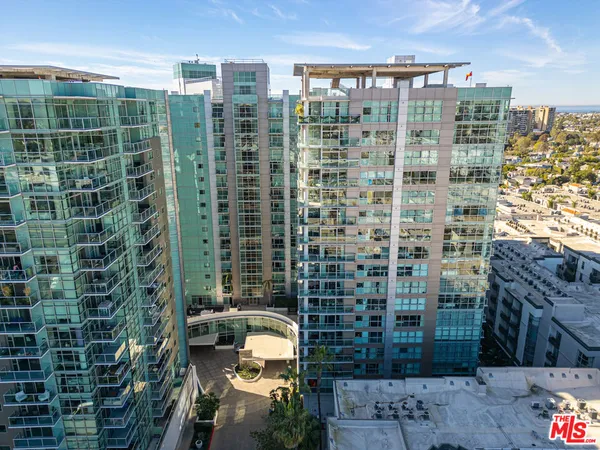 $4,300 | 13700 Marina Pointe Drive, Unit 1007, Marina del Rey, CA 90292