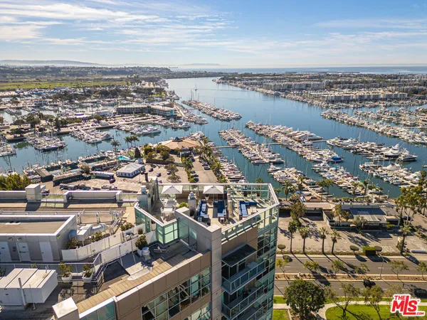$4,300 | 13700 Marina Pointe Drive, Unit 1007, Marina del Rey, CA 90292