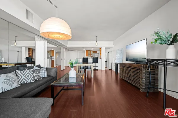 $4,300 | 13700 Marina Pointe Drive, Unit 1007, Marina del Rey, CA 90292