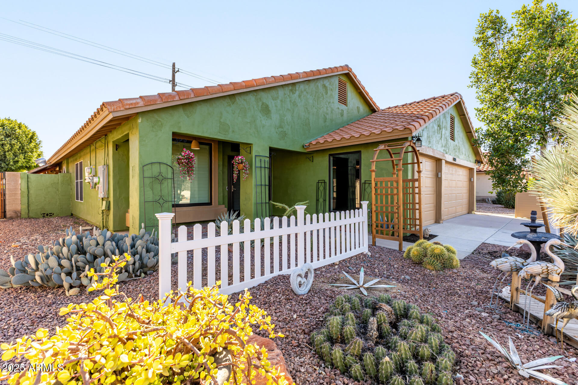 14841 South 46th Place Phoenix, AZ 85044 - Photo 3 of 43 a front view of a house with garden