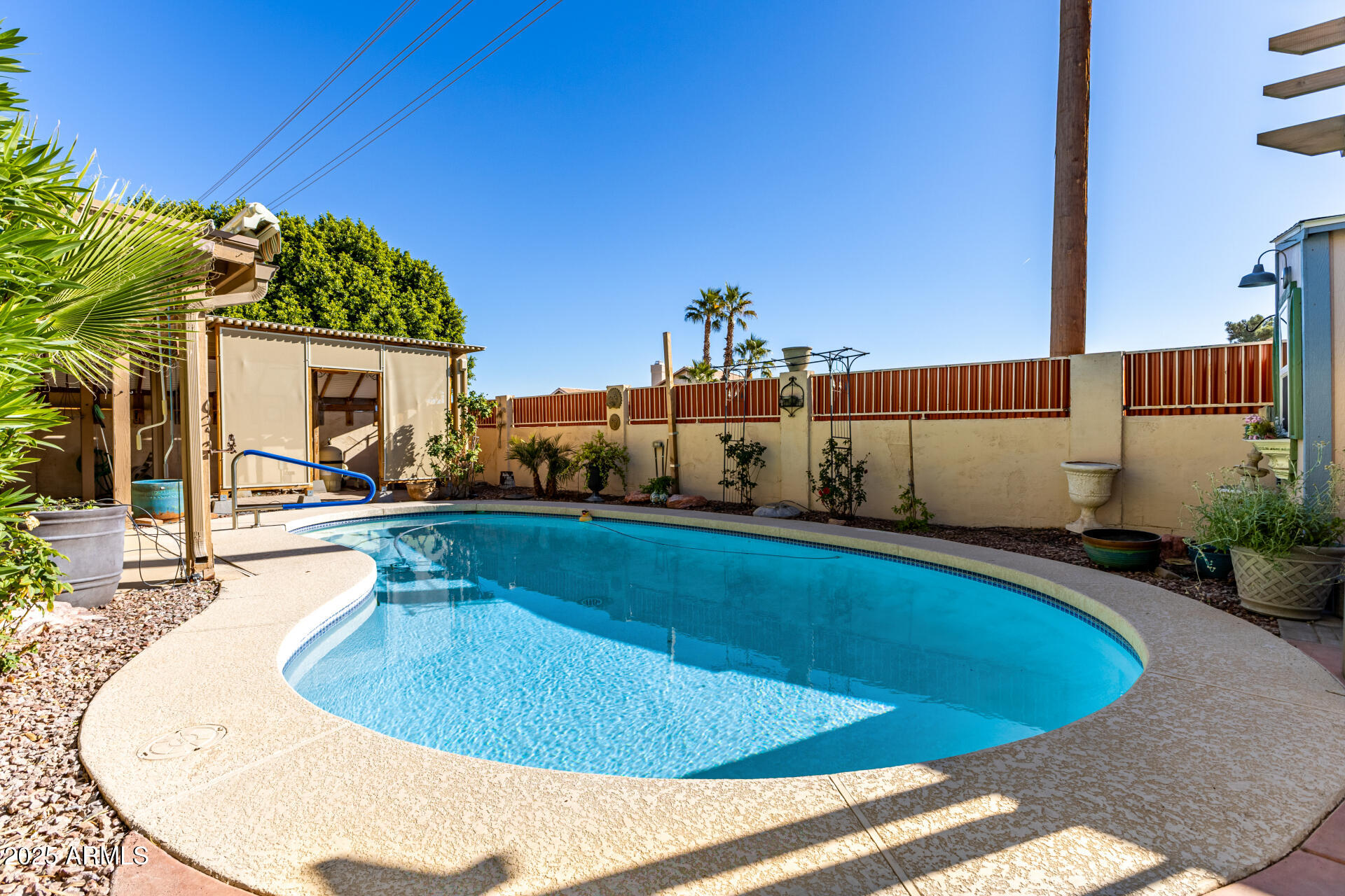 14841 South 46th Place Phoenix, AZ 85044 - Photo 38 of 43 a view of a swimming pool with an outdoor seating