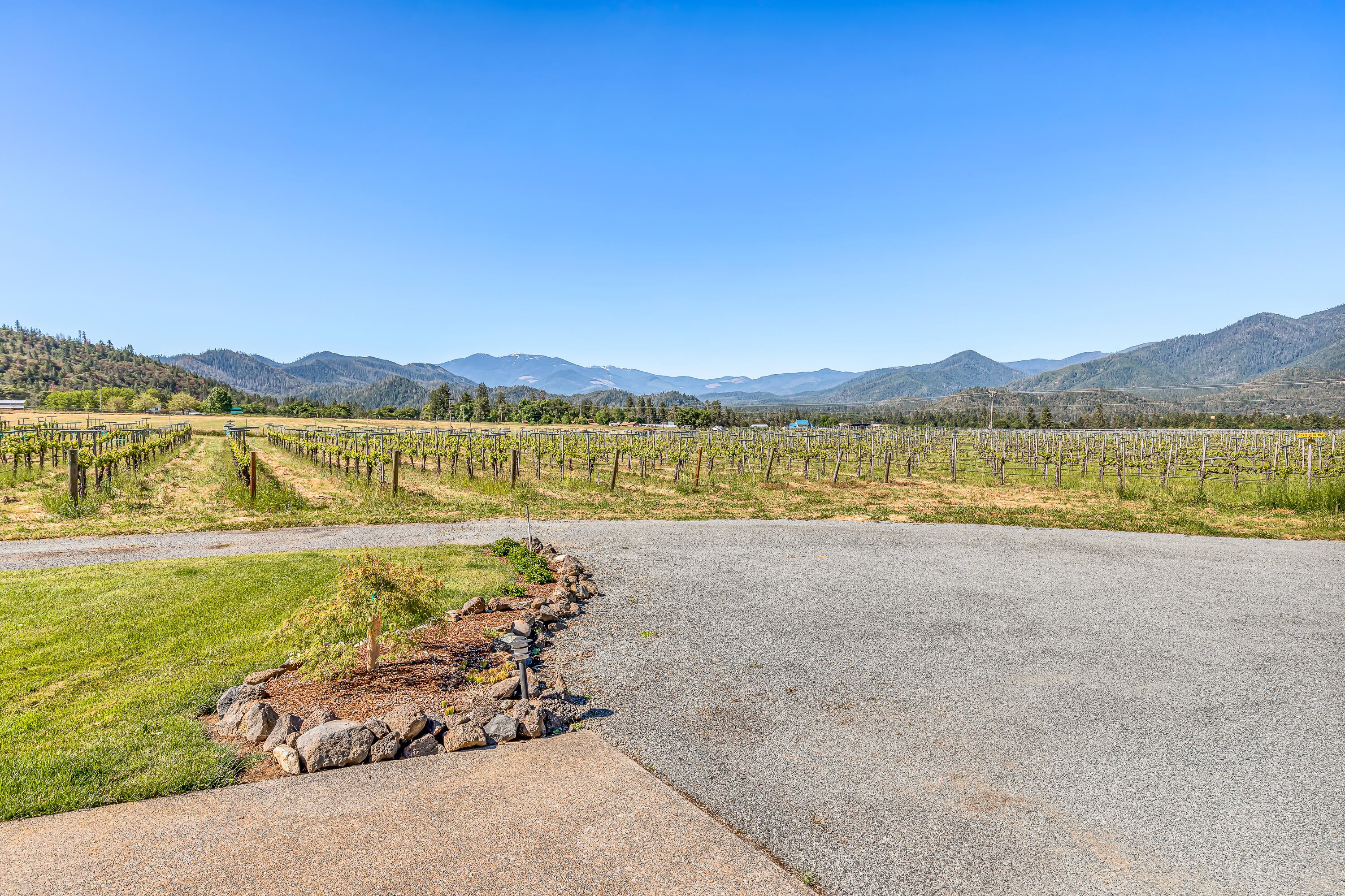1494 Kubli Road Grants Pass, OR 97527 - Photo 47 of 67 9R9A4214