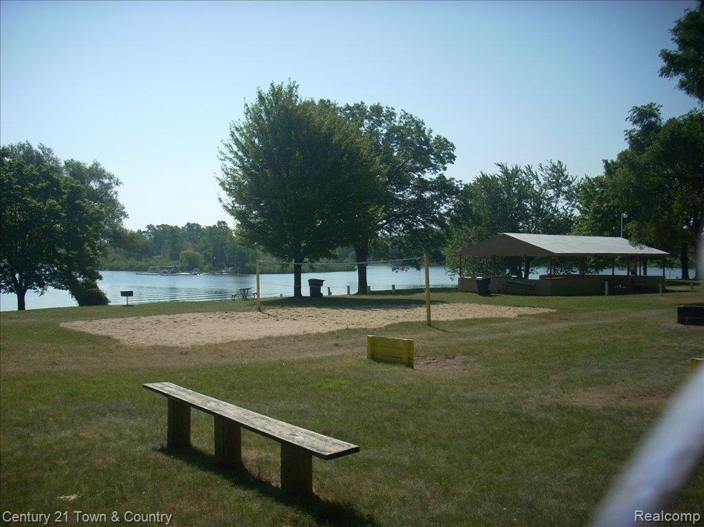204 Crescent Road Waterford, MI 48327 - Photo 16 of 19 Park/beach association