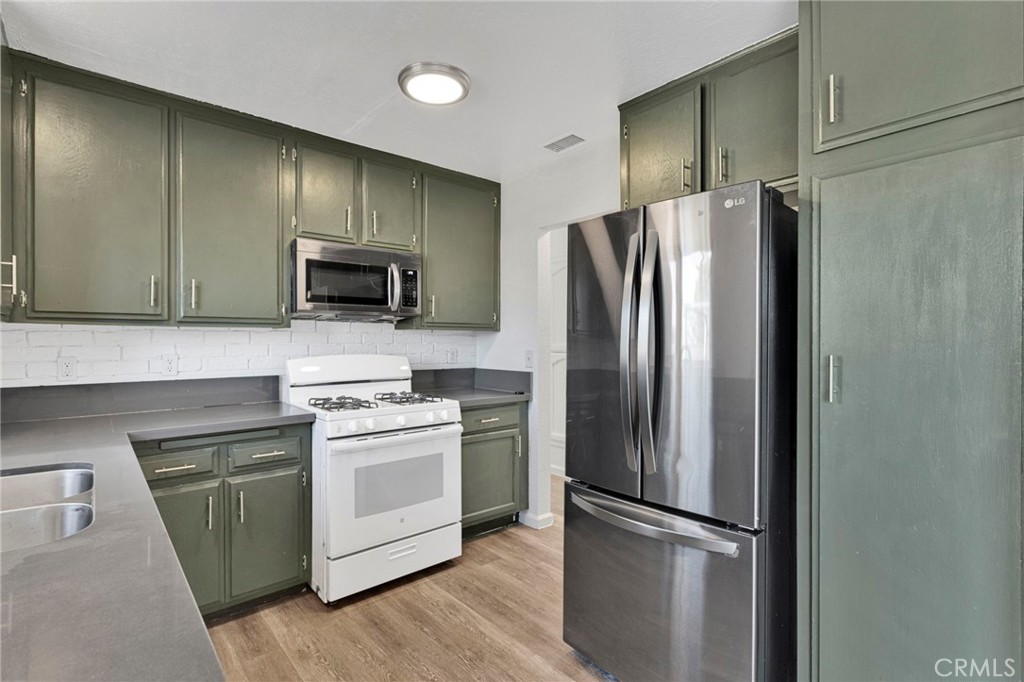 12696 Kiowa Road Apple Valley, CA 92308 - Photo 11 of 42
