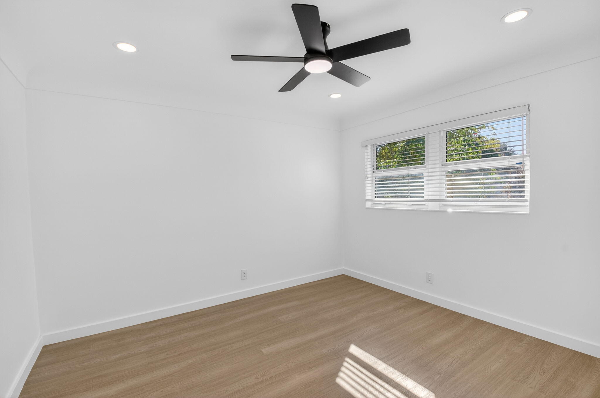 379 Northwest 23rd Street Boca Raton, FL 33431 - Photo 22 of 60 35-web-or-mls-DSC_1447