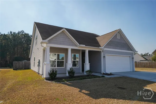 $2,400 | 109 Savannah Lane, Richmond Hill, GA 31324