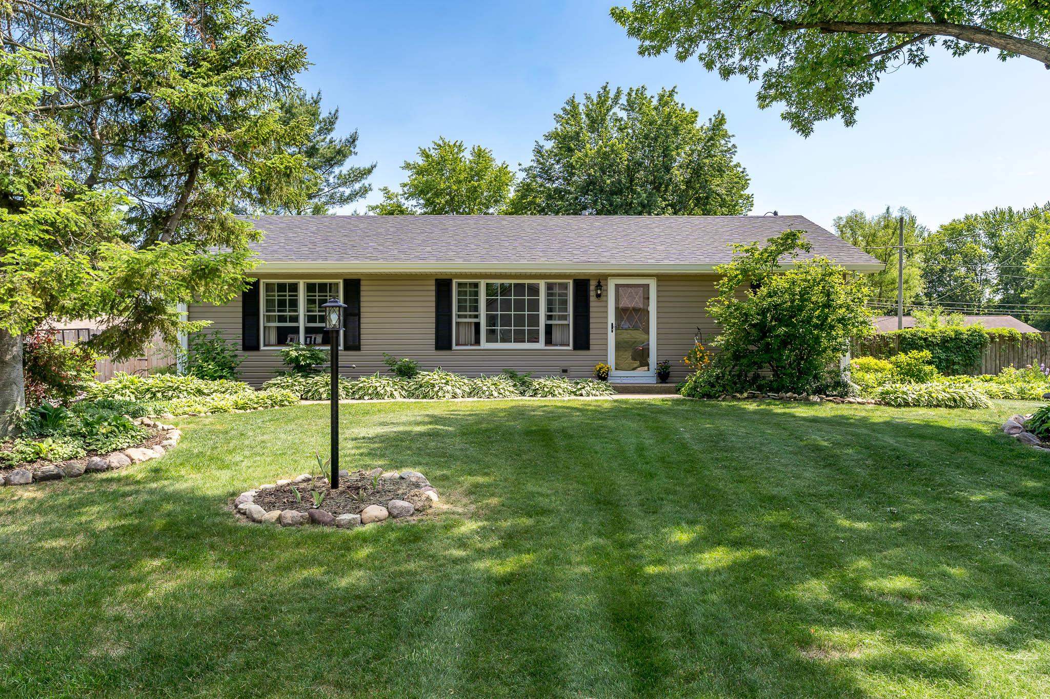 4870 Fielding Road Rockford, IL 61102 - Photo 2 of 52