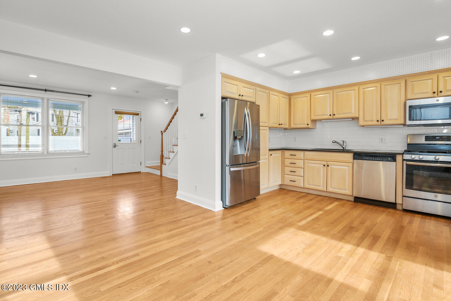 72 Orchard Street Cos Cob, CT 06807 - Photo 7 of 21 70 Orchard St Cos cob CT 06807-large-017