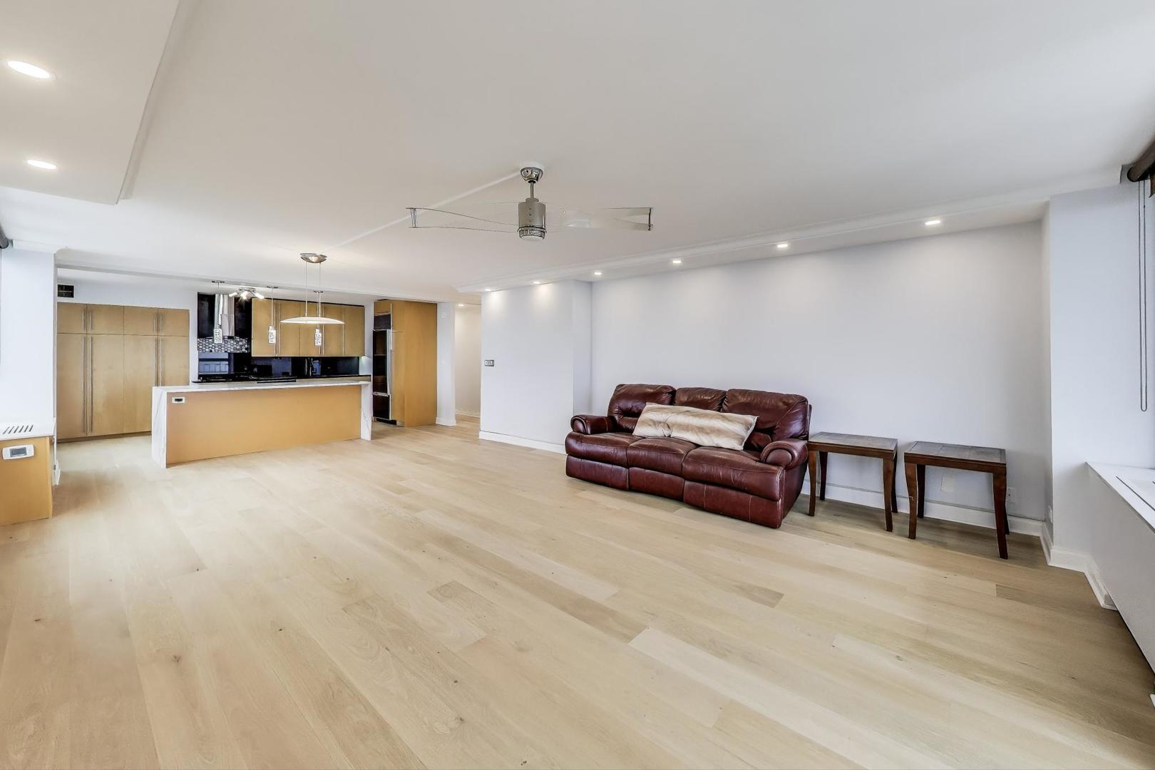 5201 South Cornell Avenue, Unit 20E Chicago, IL 60615 - Photo 3 of 20 a view of a livingroom with furniture