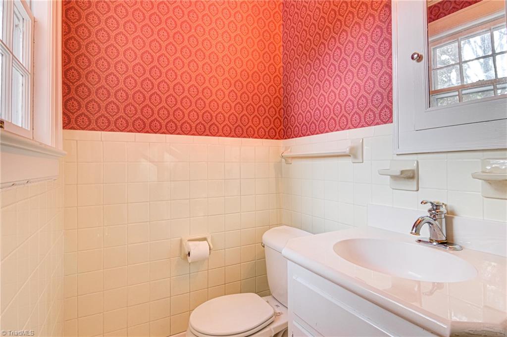809 Dover Road Greensboro, NC 27408 - Photo 16 of 34 Gallery Image 16