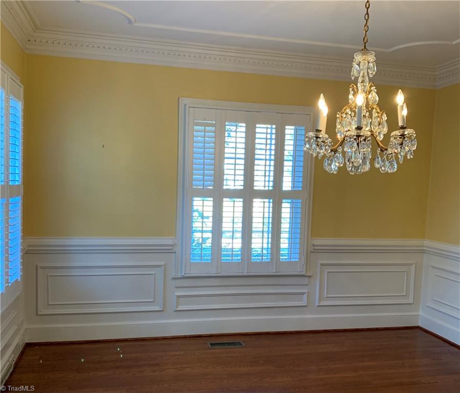 809 Dover Road Greensboro, NC 27408 - Photo 4 of 34 Gallery Image 4