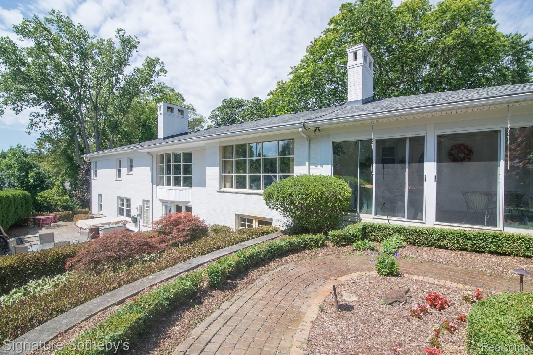 172 Chesterfield Road Bloomfield Hills, MI 48304 - Photo 62 of 98 016_18.jpg Showing rear of house and lower level walkout