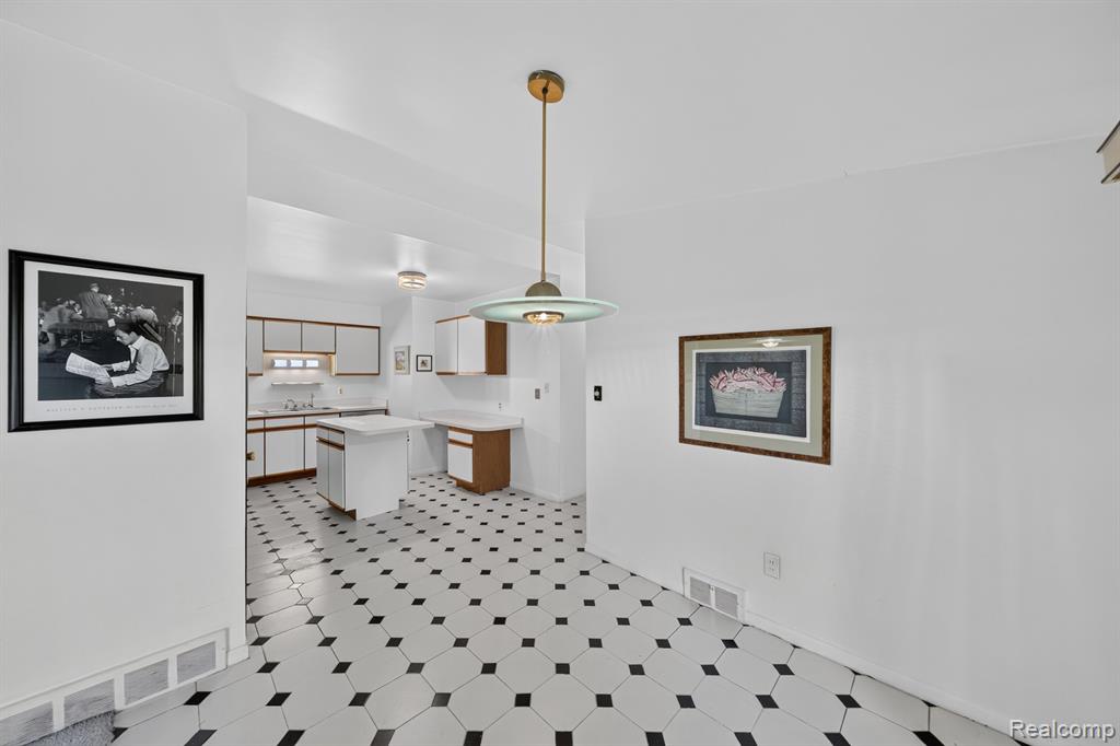 1245 Derby Road, Unit 7 Birmingham, MI 48009 - Photo 15 of 39 Gallery Image 15