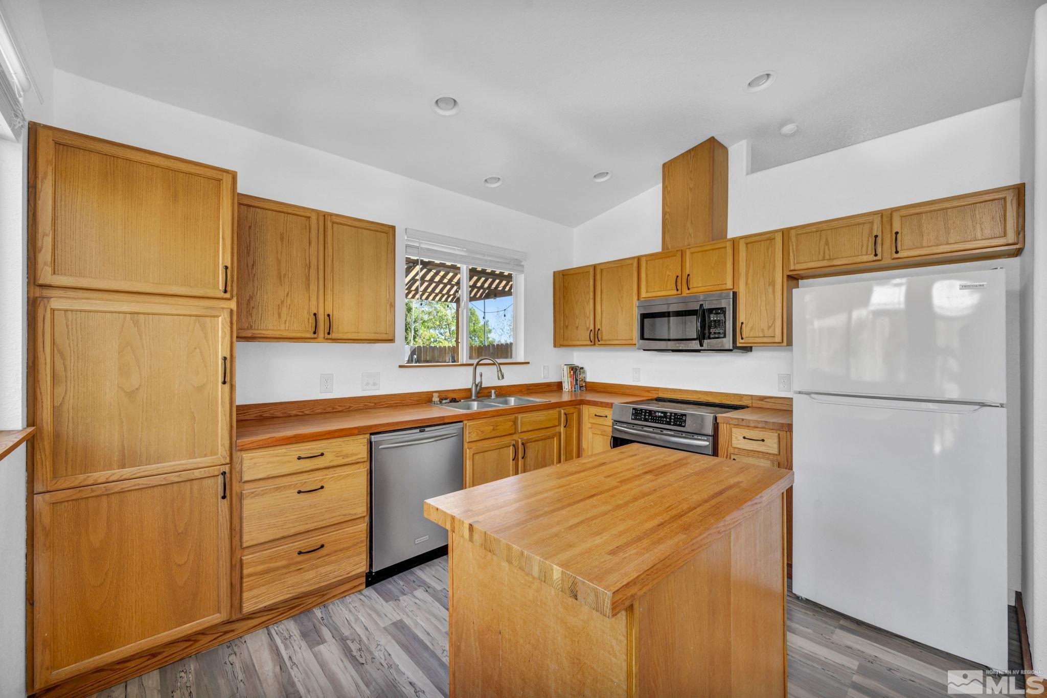 1550 Springfield Park Drive Reno, NV 89523 - Photo 14 of 39 Photo 14