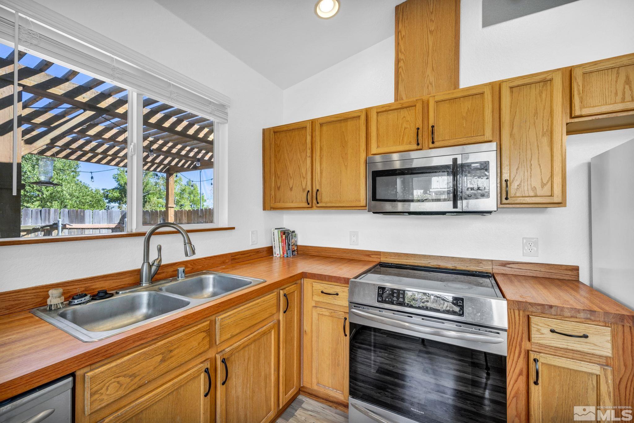 1550 Springfield Park Drive Reno, NV 89523 - Photo 17 of 39 Photo 17