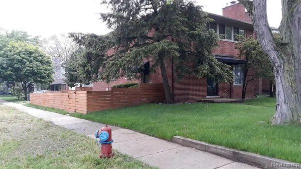 $1,800 | 422 Catalpa Drive, Royal Oak, MI 48067