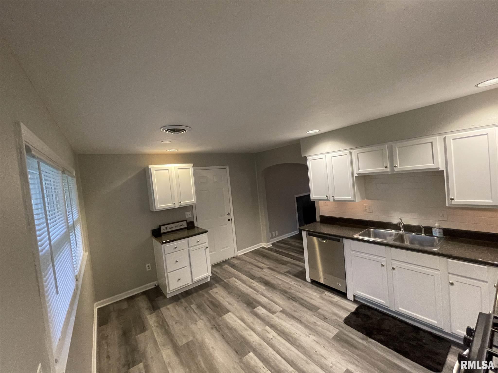 109 Oakdale Road Washington, IL 61571 - Photo 4 of 11 Gallery Image 4