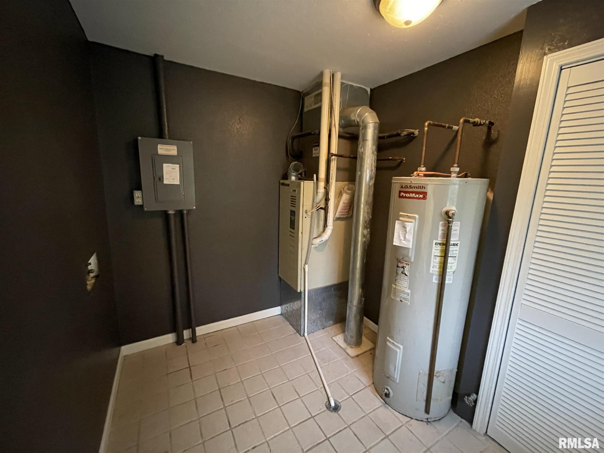 109 Oakdale Road Washington, IL 61571 - Photo 8 of 11 Gallery Image 8