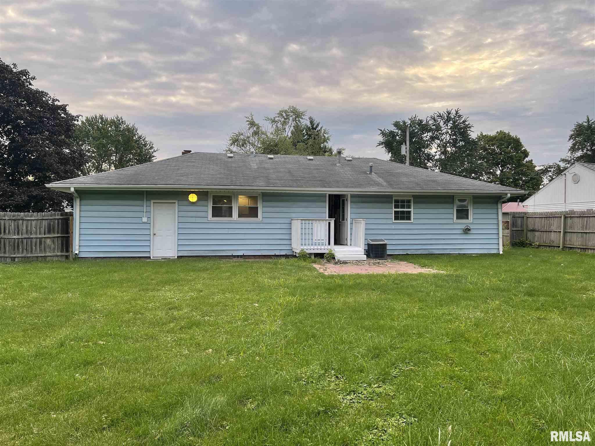 109 Oakdale Road Washington, IL 61571 - Photo 9 of 11 Gallery Image 9