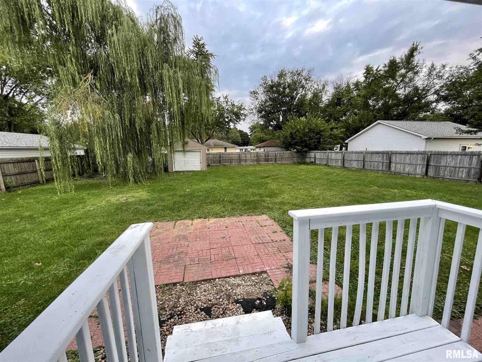 109 Oakdale Road Washington, IL 61571 - Photo 10 of 11 Gallery Image 10