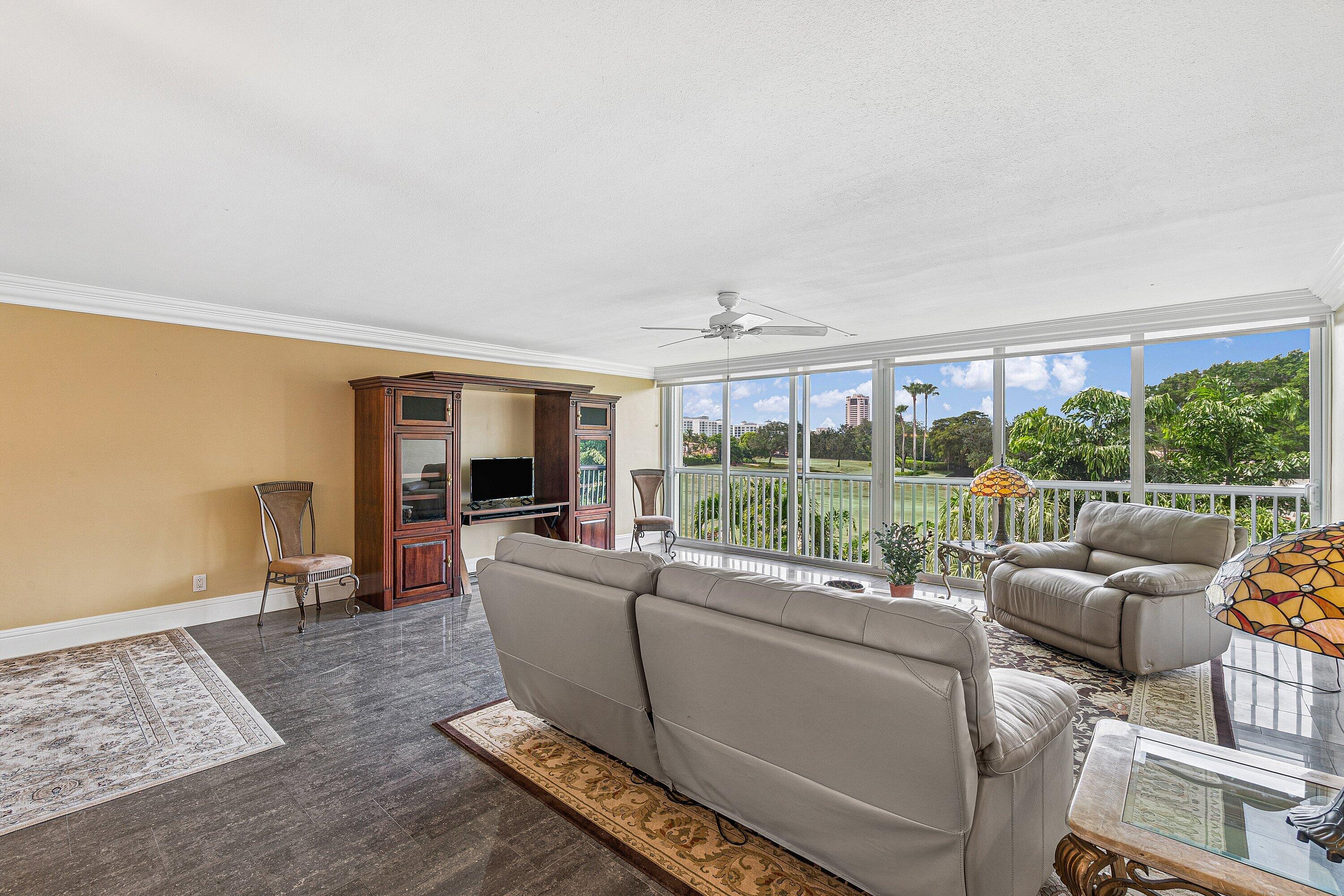 300 East Royal Palm Road, Unit 350 Boca Raton, FL 33432 - Photo 5 of 29 Living Room