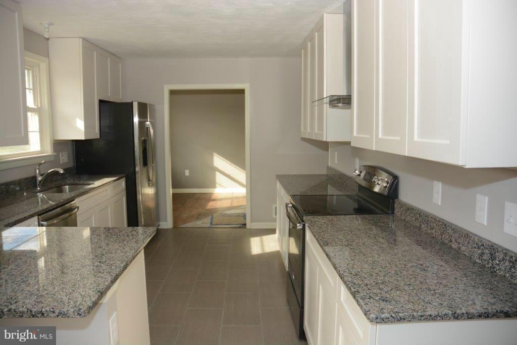 114 Longcroft Road Winchester, VA 22602 - Photo 8 of 21 Kitchen