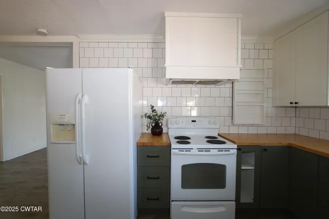 a kitchen with a stove and a refrigerator