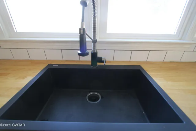 a close view of sink and tap
