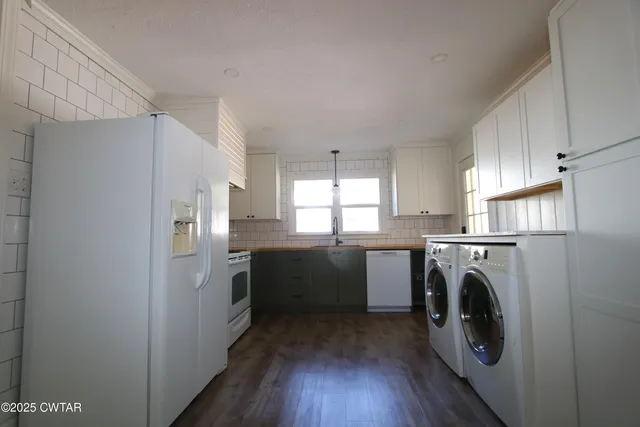 a kitchen with refrigerator a washer and dryer