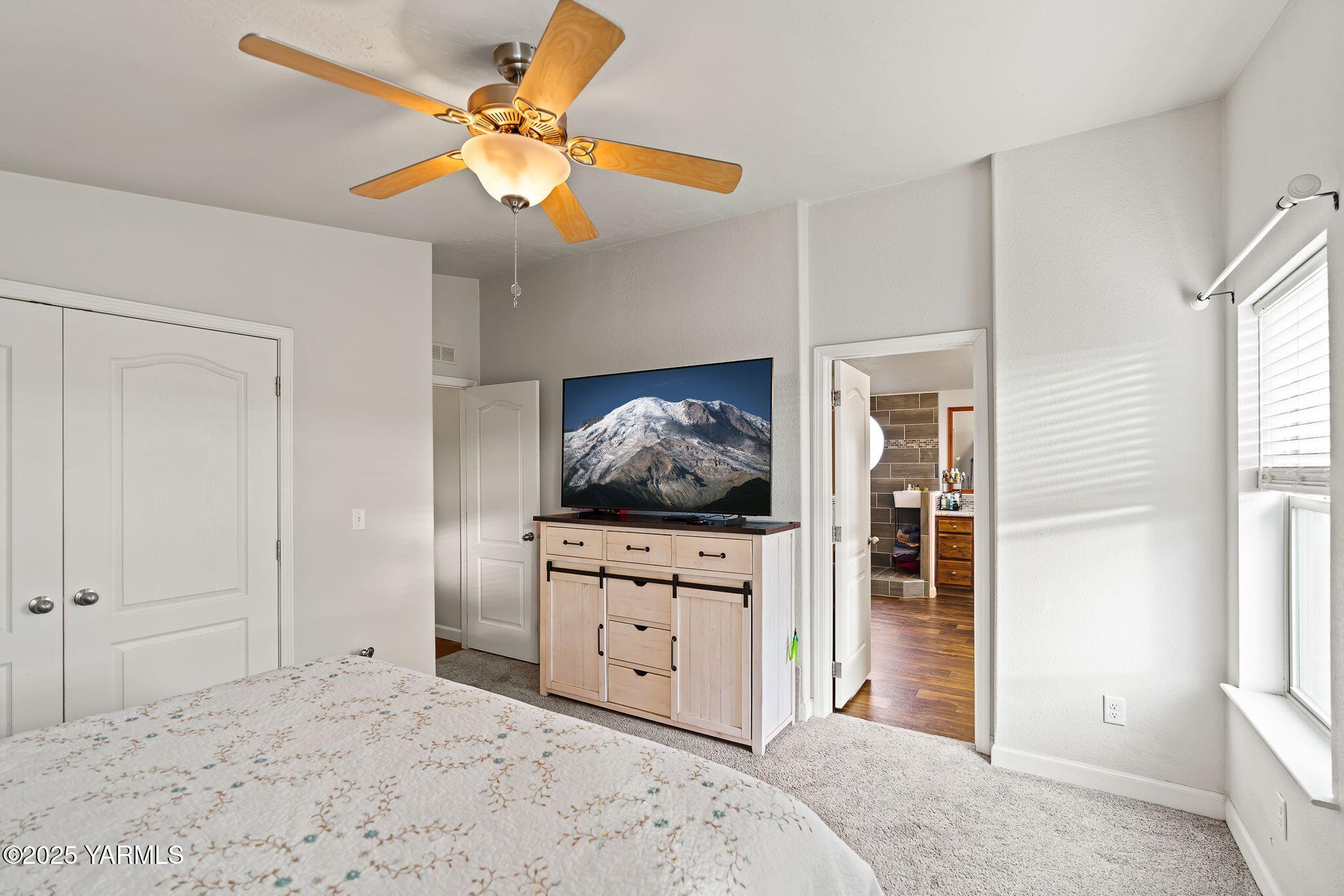 1351 Nass Road Granger, WA 98932 - Photo 21 of 38 a bedroom with a bed and a chandelier